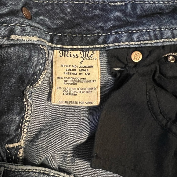 Miss Me Signature Boot Jeans - Picture 9 of 9